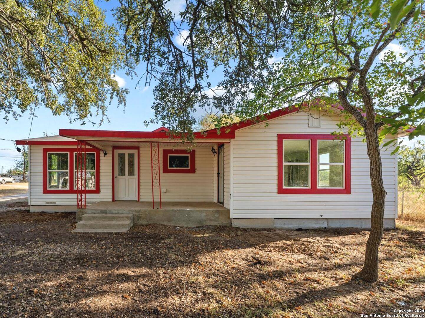 1224 Plum St, Floresville, TX 78114