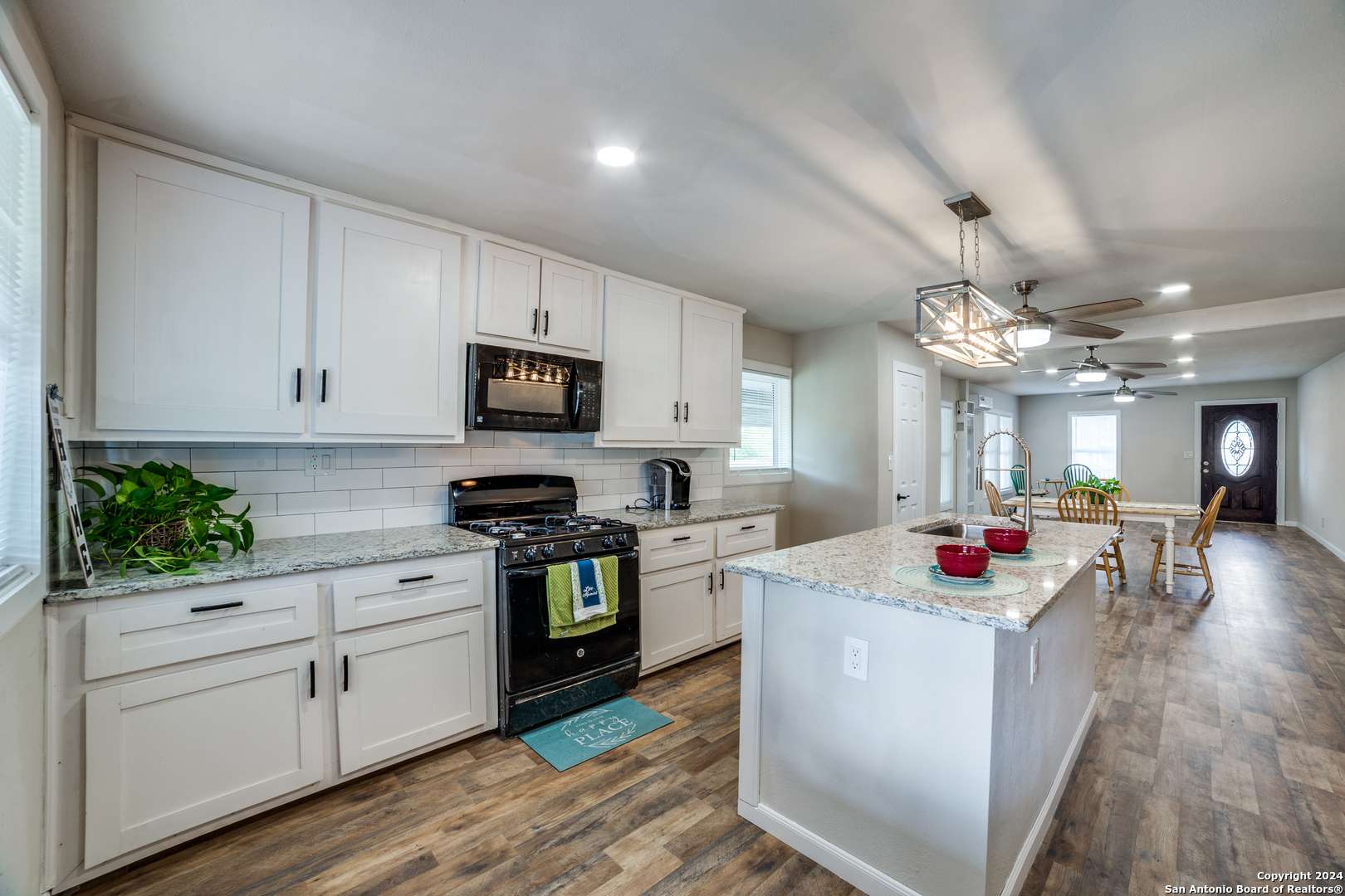 912 Main, Karnes City, TX 78118
