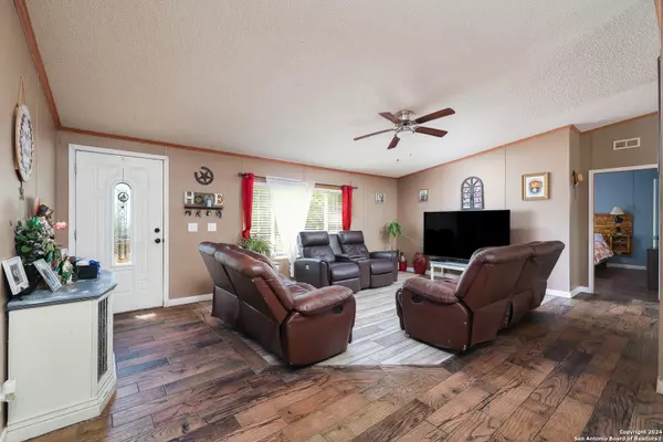 Lytle, TX 78052,414 Cr 6842 Lytle