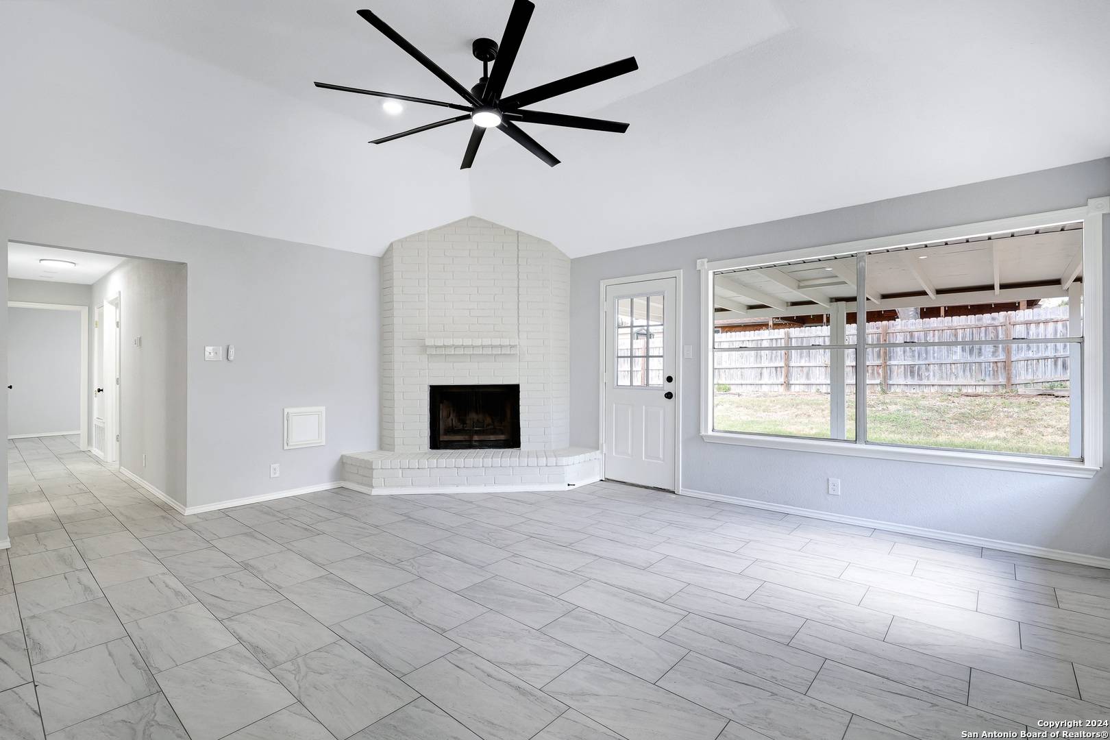 Live Oak, TX 78233,7811 Forest Path