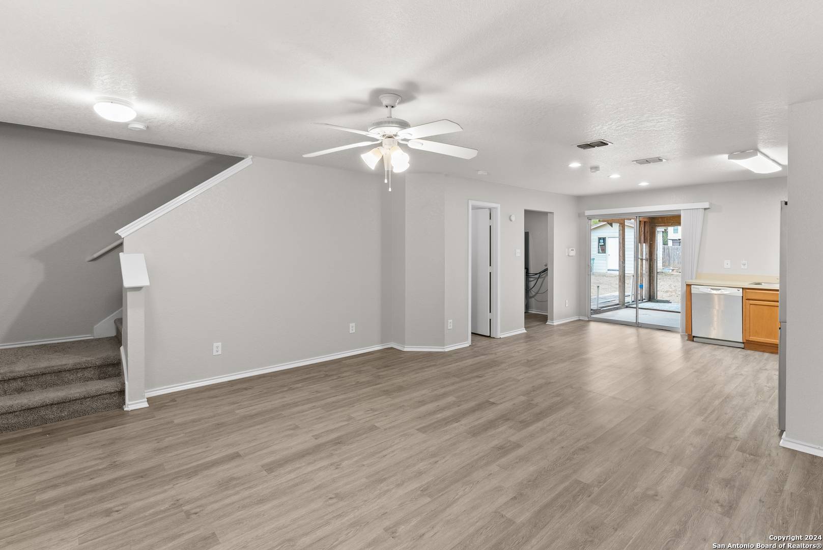 San Antonio, TX 78245-2938,318 SPRUCE BREEZE