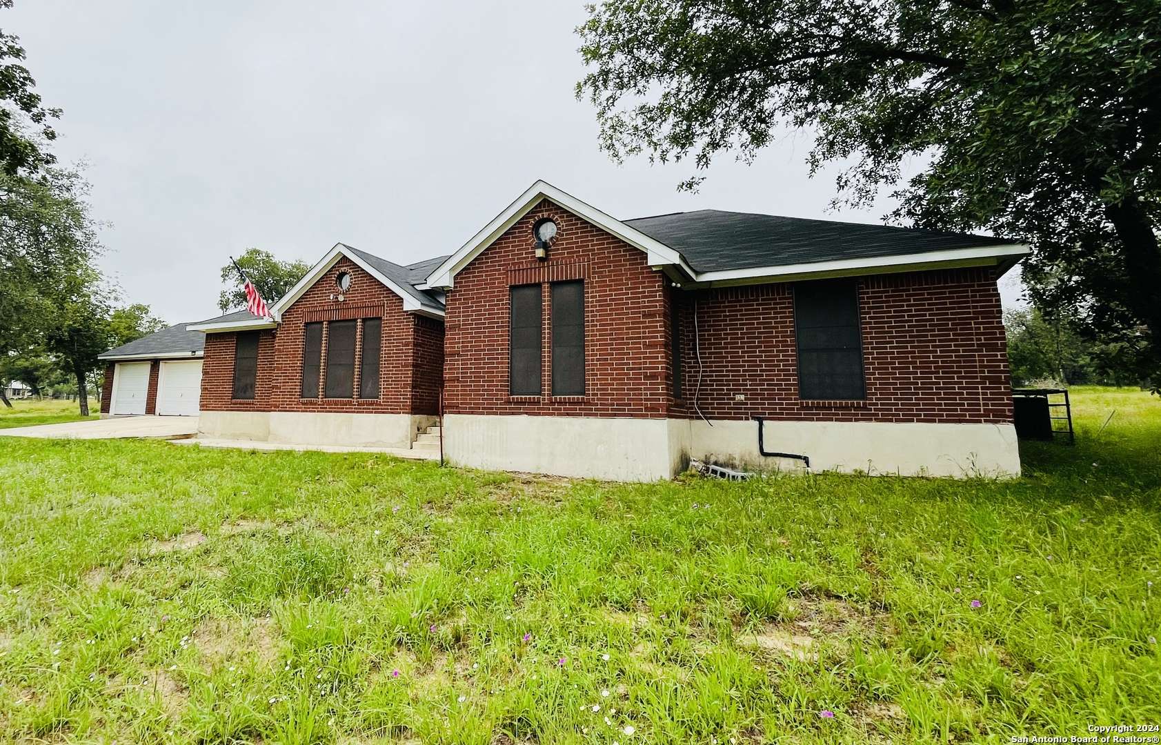 133 COUNTY ROAD 7724, Natalia, TX 78059-2046