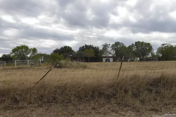 Floresville, TX 78114,860 Tom Rd