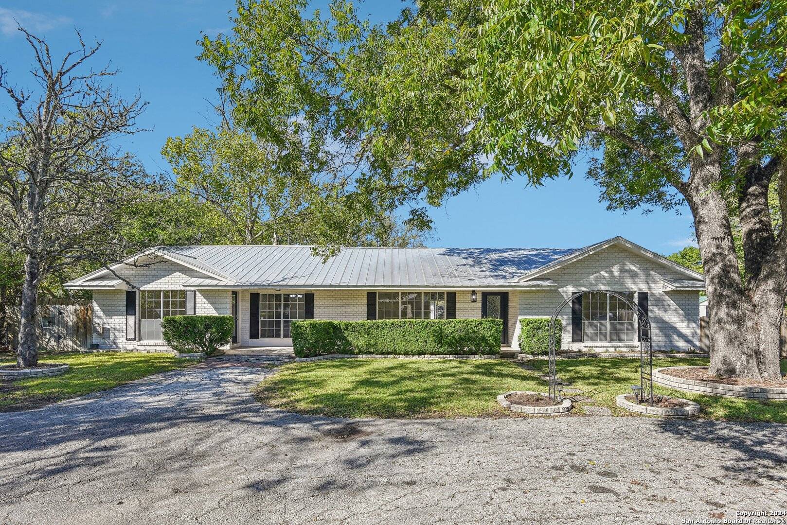 310 ROSEWOOD AVE, Boerne, TX 78006-2318