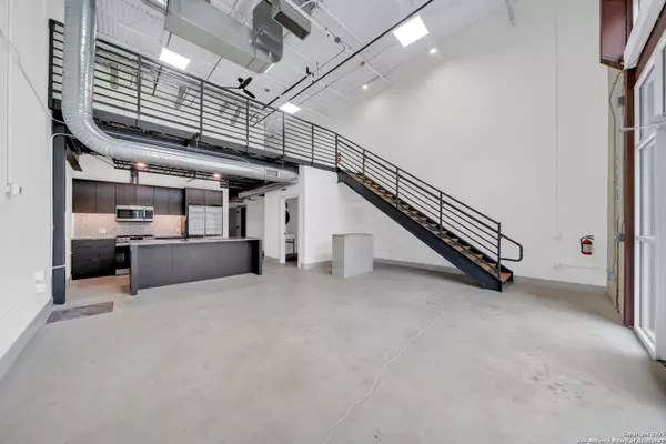 215 COCA COLA PL UNIT 301, San Antonio, TX 78219-2001