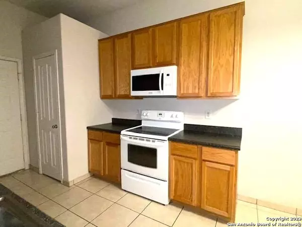 Pleasanton, TX 78064-1940,716 UVALDE ST UNIT B