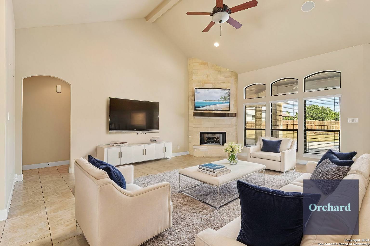 100 VINTAGE RANCH CIR, La Vernia, TX 78121-4780
