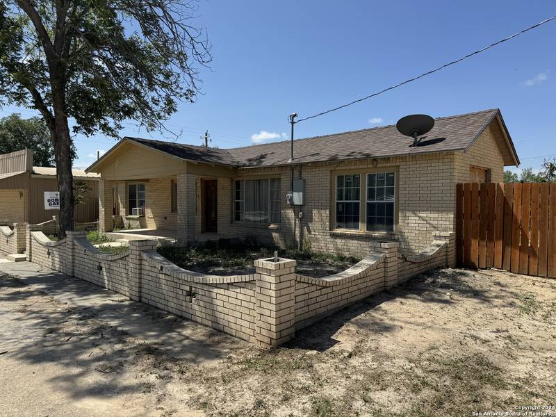 504 EL PASO ST, Brackettville, TX 78832-5051