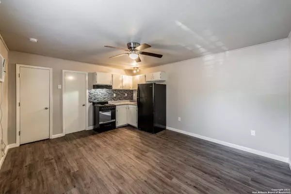 San Antonio, TX 78233-6106,122 ROUNDTREE LN UNIT 1