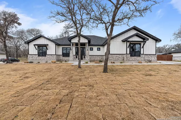 129 N. Tranquility Drive, La Vernia, TX 78121