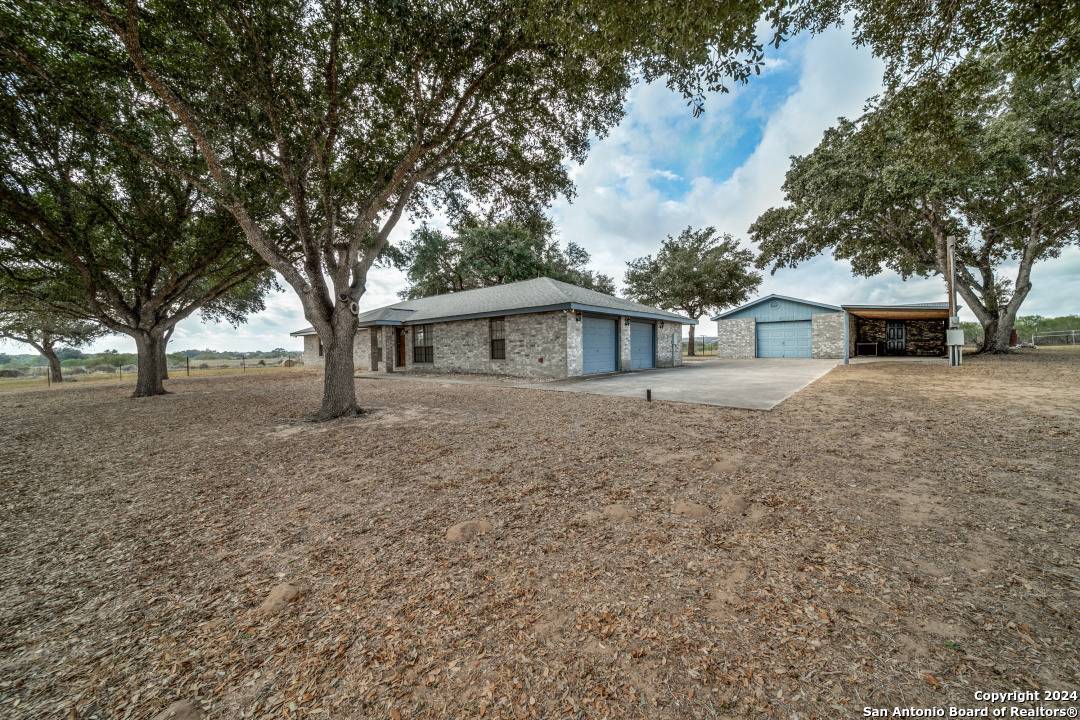La Vernia, TX 78121,2961 County Road 342