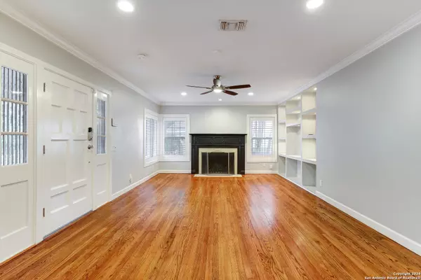 214 ROBINHOOD PL, San Antonio, TX 78209-3333