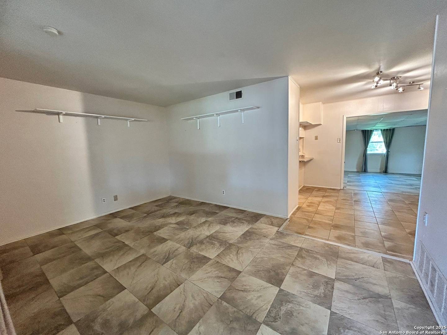 San Antonio, TX 78218,4163 Judivan