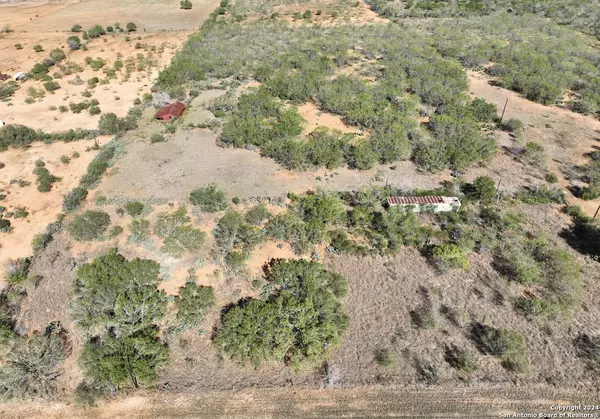 Jourdanton, TX 78026,119 HIDDEN LN