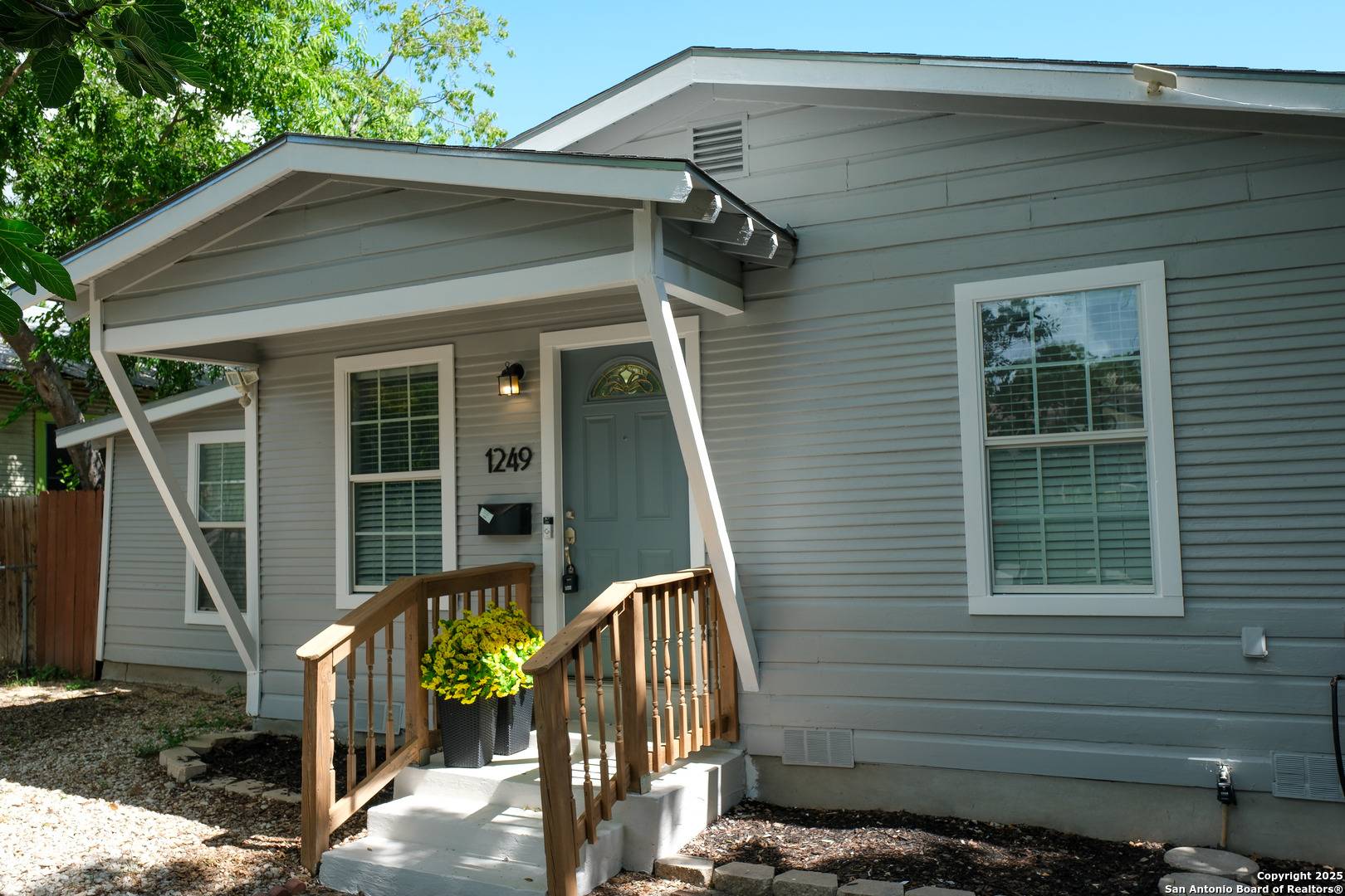 1249 HERMOSA DR, San Antonio, TX 78201-3637