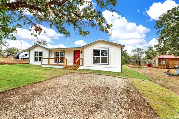 561 Sleepy Meadow, Nixon, TX 78140