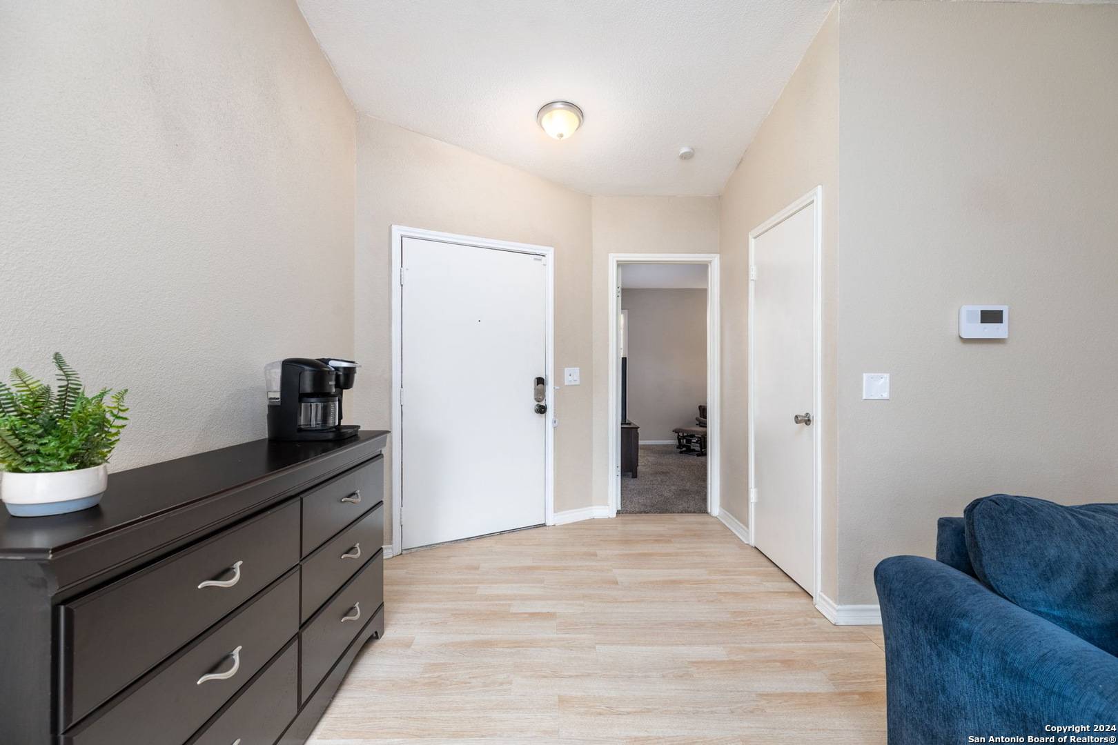 San Antonio, TX 78233-3870,6823 HILLSIDE PEAK