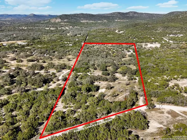 207 Roadrunner Trail, Utopia, TX 78884