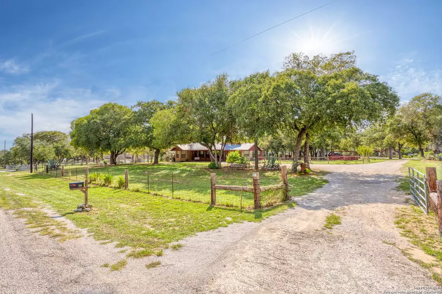 156 Home Place Dr, Adkins, TX 78101