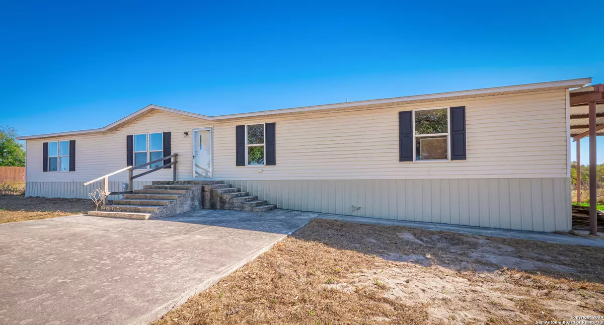 La Vernia, TX 78121-5620,112 Rolling Hills Dr