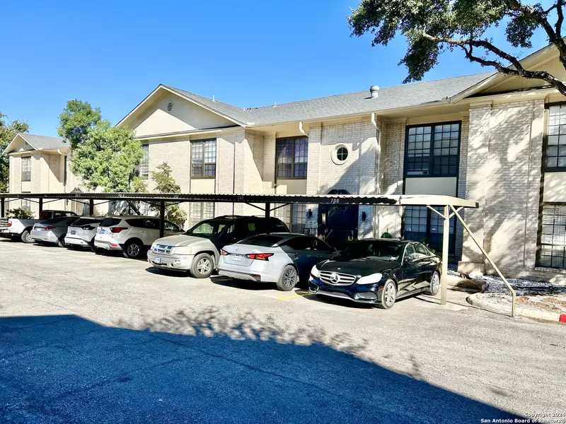 165 RAMPART DR UNIT 706, San Antonio, TX 78216-6775