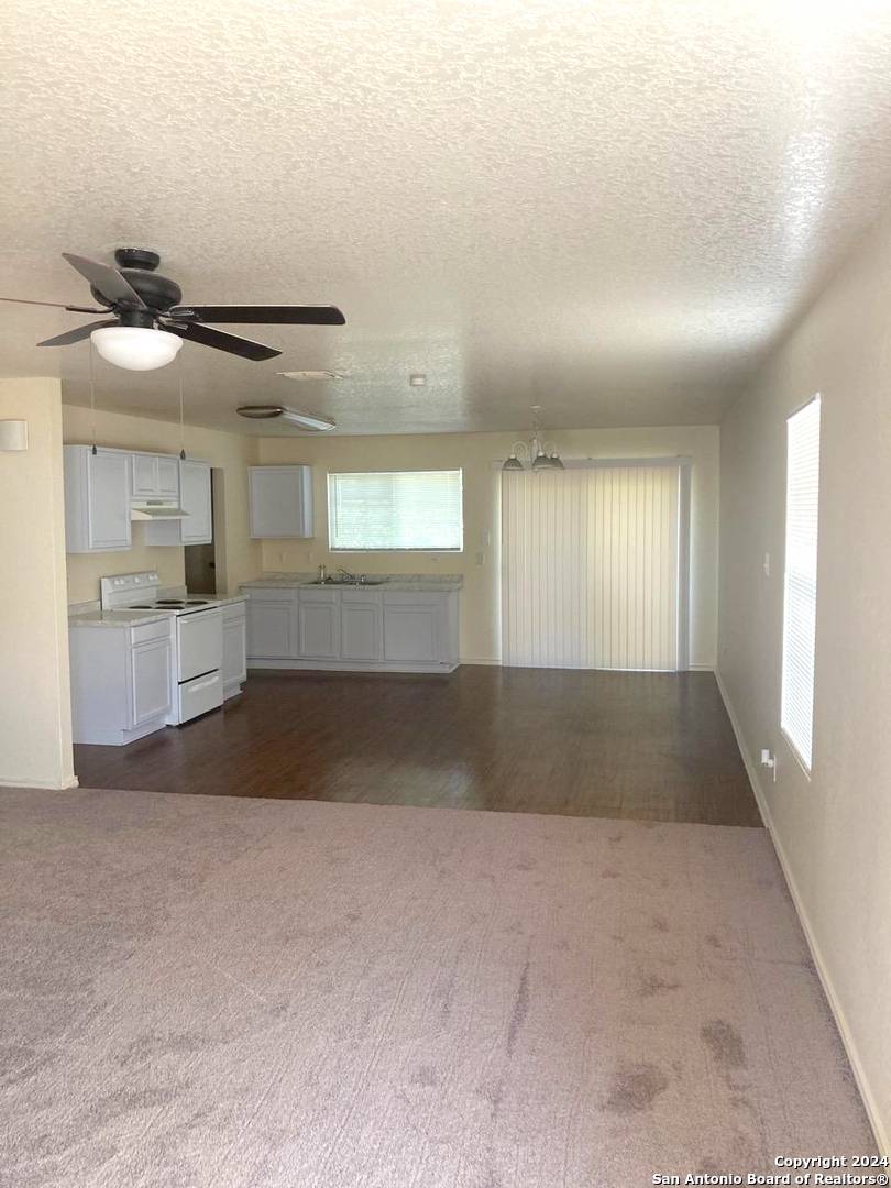 San Antonio, TX 78245-2930,9919 AMBER BREEZE