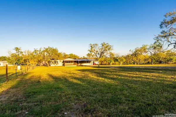 La Vernia, TX 78121,411 Rustic Path