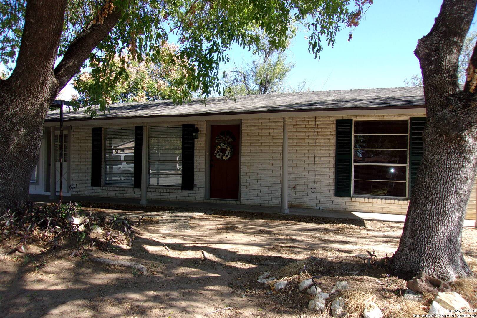 608 VAL VERDE DR, Pleasanton, TX 78064-2430