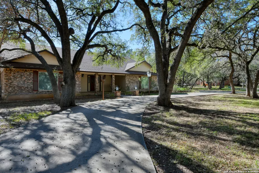 5 TROPHY LN, New Braunfels, TX 78132-3730