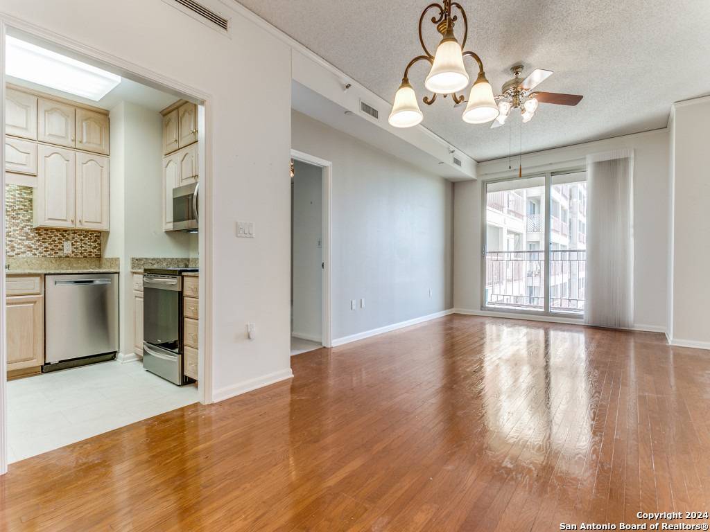 1 Towers Park Ln UNIT 1913, San Antonio, TX 78209