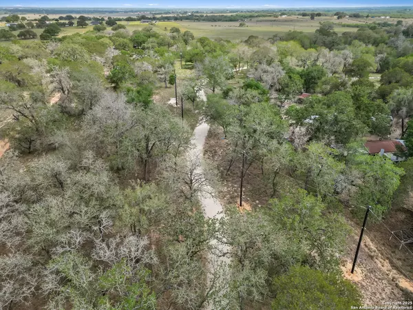 Floresville, TX 78114,2975 County Road 120