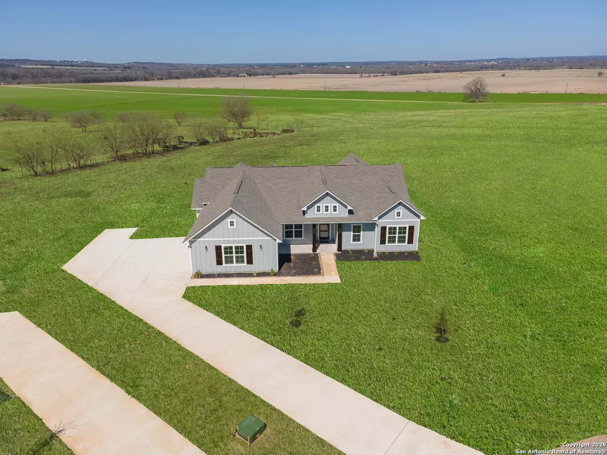 Castroville, TX 78009,310 Venado Oaks