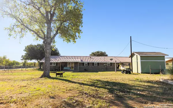 Devine, TX 78016-4688,458 COUNTY ROAD 664