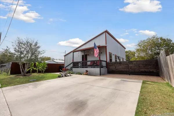 Lockhart, TX 78644,505 San Saba ST