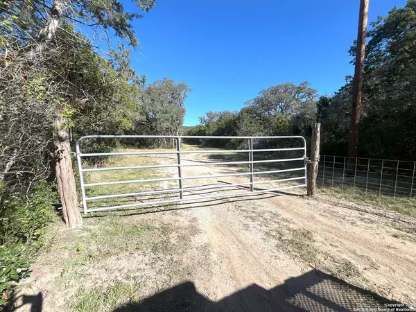 2763 ranch road 337, Leakey, TX 78873