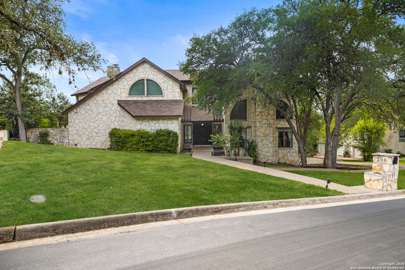 206 BLUFF HOLW, San Antonio, TX 78216-6301
