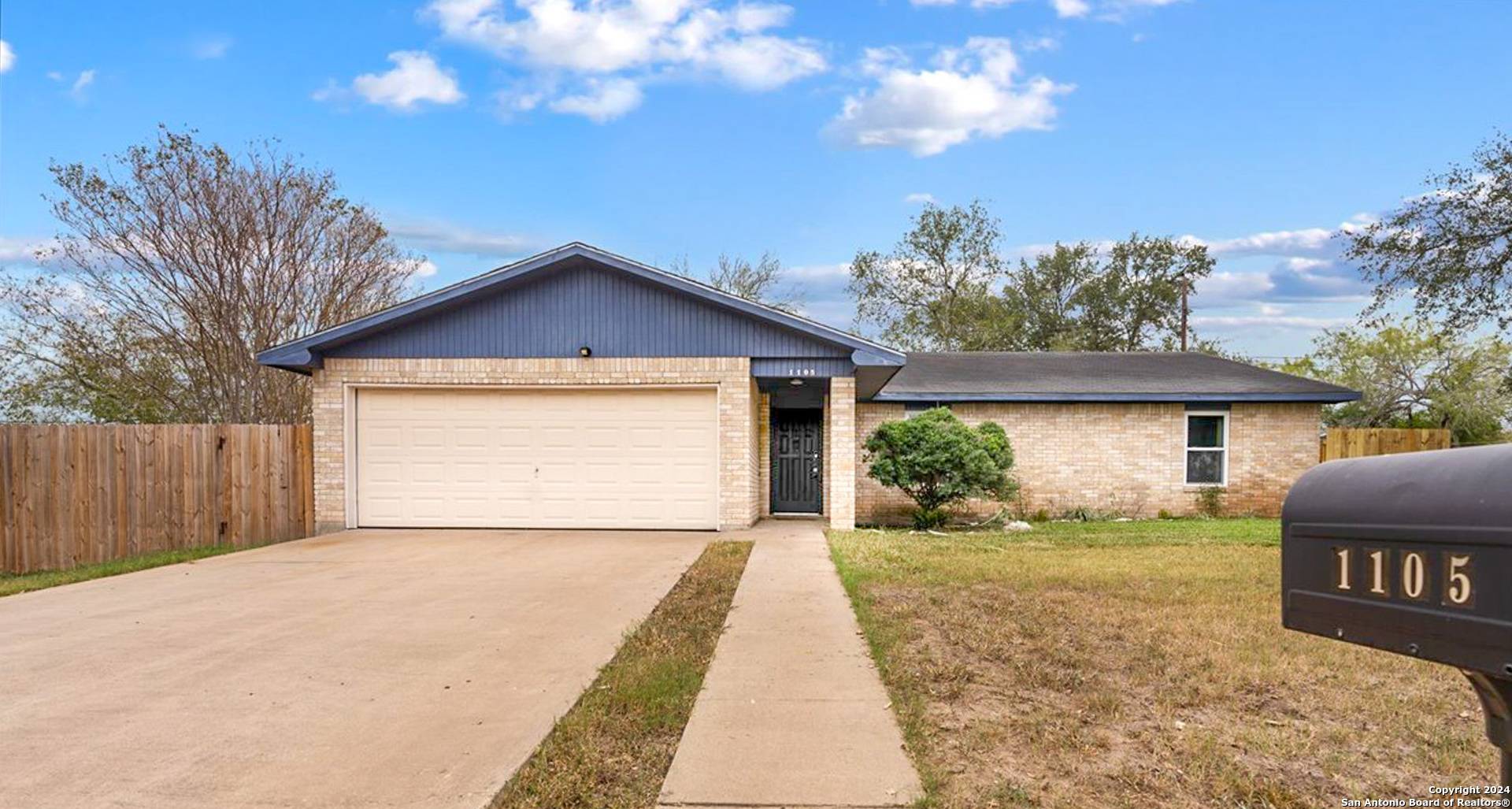 1105 Ross St.,  George West,  TX 78022