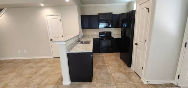 San Antonio, TX 78244,6938 Lakeview Dr UNIT 101