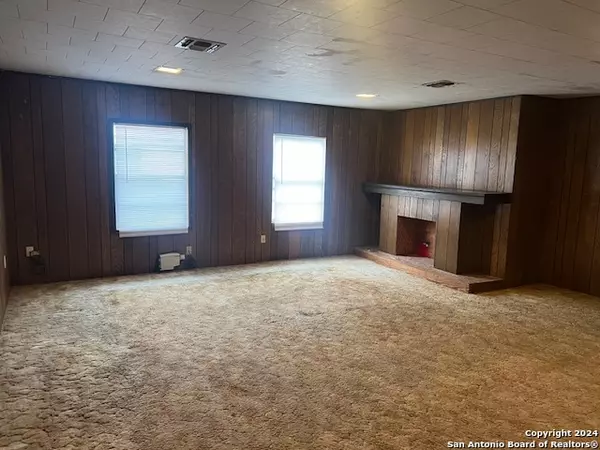 Three Rivers, TX 78071,602 BLAIR