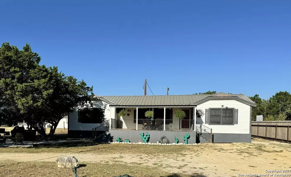464 Jim Davis Place, Leakey, TX 78873