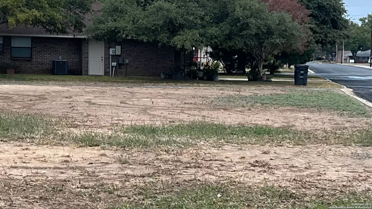Hondo, TX 78861,702 34th Street