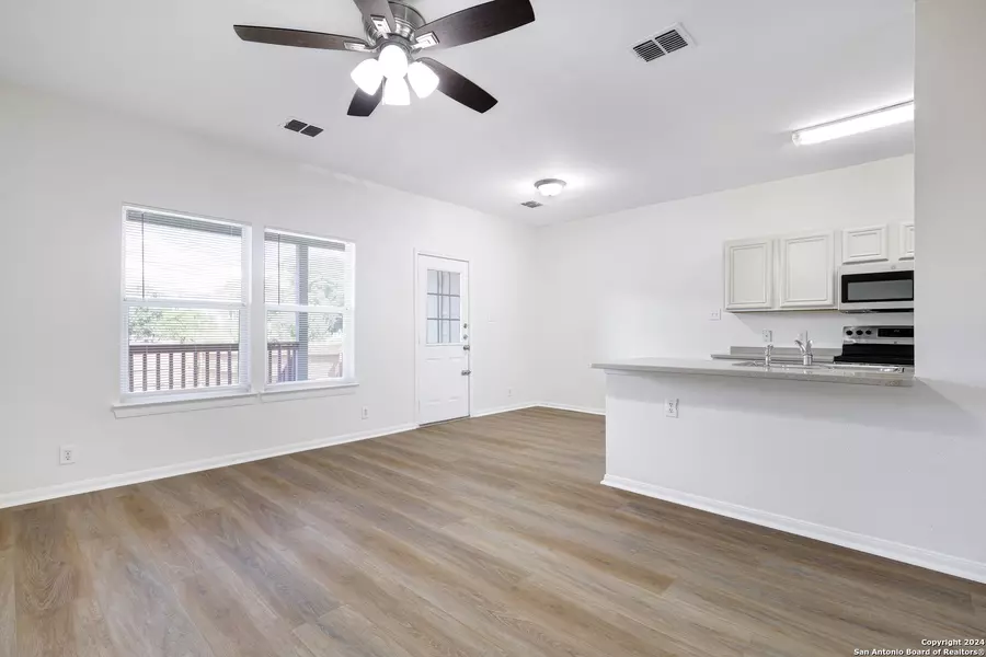 4005 ST CHARLES BAY UNIT 4005, San Antonio, TX 78229-2454