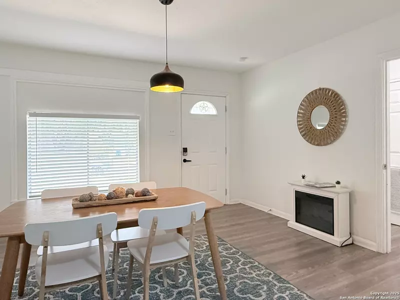 2202 HAYS ST, San Antonio, TX 78202-2616