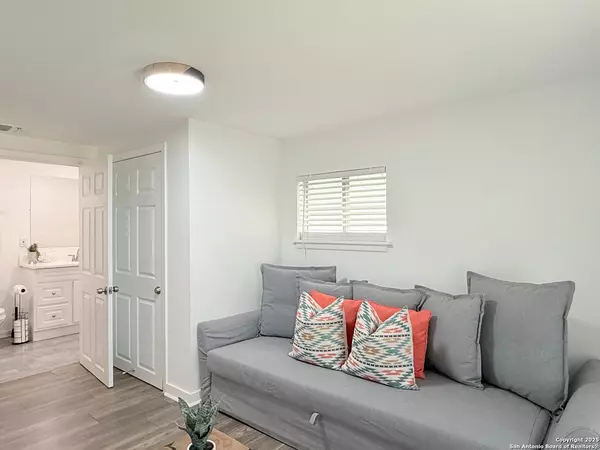 San Antonio, TX 78202-2616,2202 HAYS ST