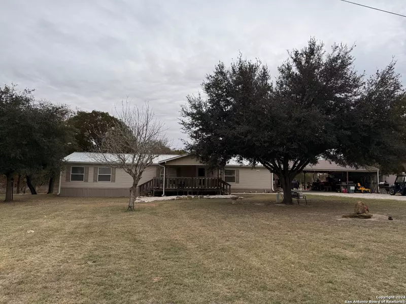 577 MARX LN, La Vernia, TX 78121-5611