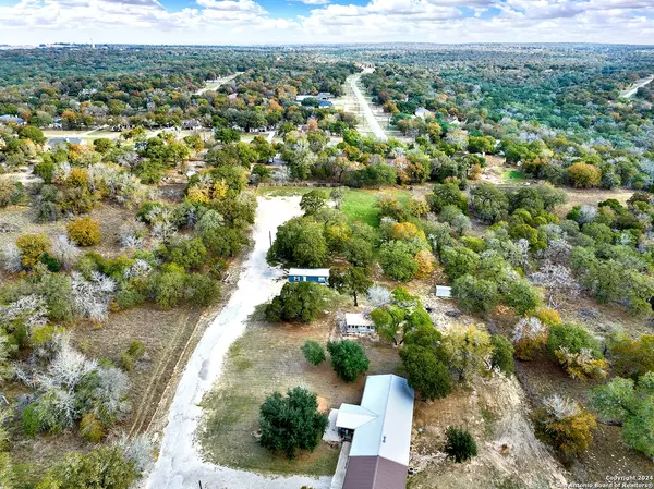La Vernia, TX 78121-5611,577 MARX LN