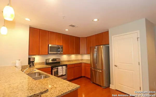 San Antonio, TX 78202-2756,215 CENTER ST UNIT 301