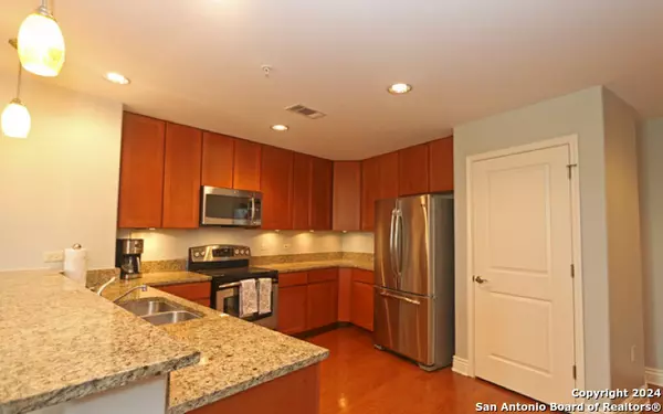 San Antonio, TX 78202-2756,215 CENTER ST UNIT 301