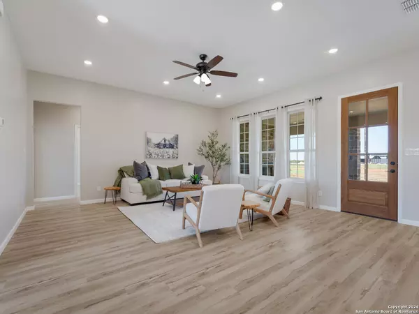 Adkins, TX 78101,9745 CROW LN