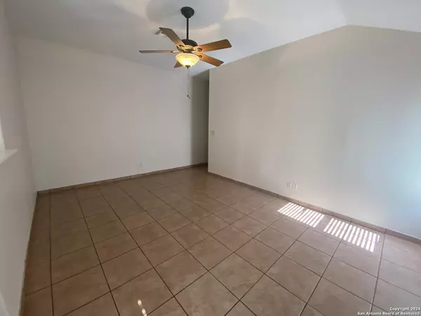 Pleasanton, TX 78064,609 Market